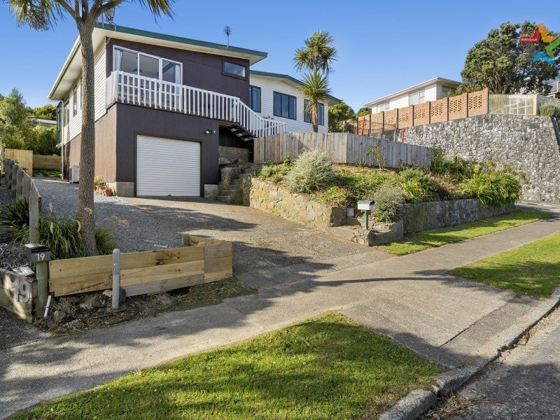 21 Cypress Drive, Maungaraki, Lower Hutt - Carousel 1