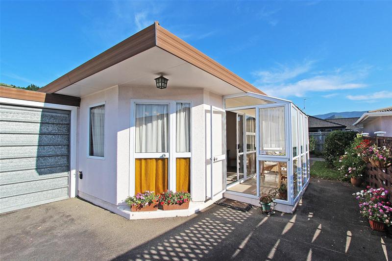 2/76 GROVE ST, The Wood, NELSON - Carousel 1