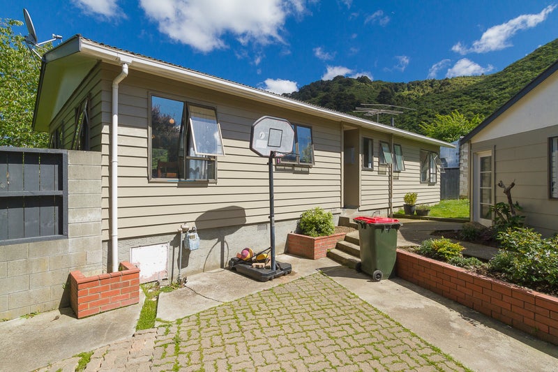13 Larchmont Grove, Totara Park, Upper Hutt - Carousel 1
