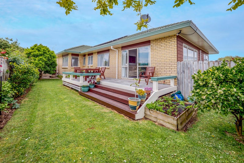 2/5 Headcorn Place, Botany Downs, Auckland - Carousel 1