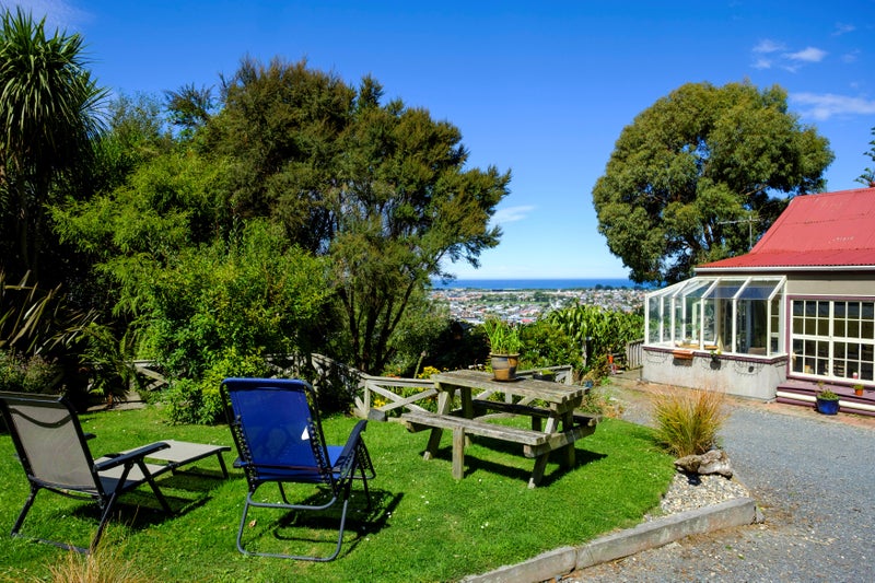 63 Barnes Drive, Caversham, Dunedin - Carousel 1