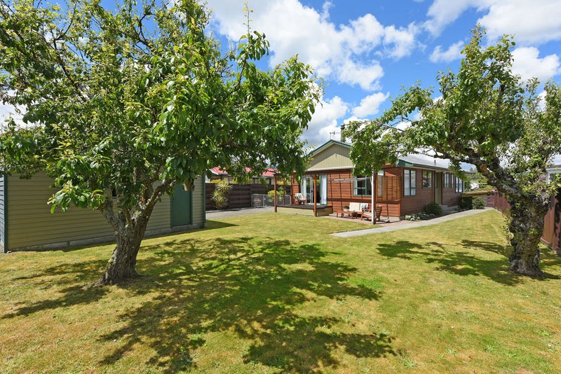 18 Denver Grove, Totara Park, Upper Hutt - Carousel 15