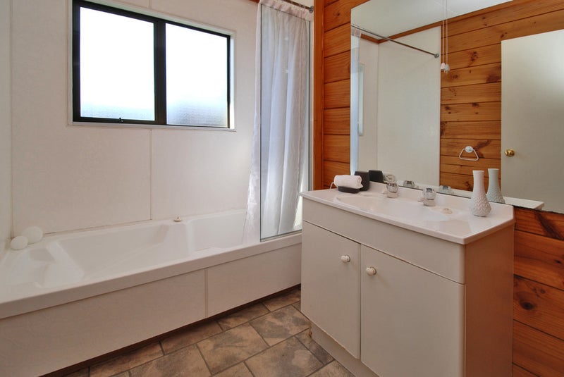 8A Tyrone Street, Belfast, Christchurch - Carousel 13