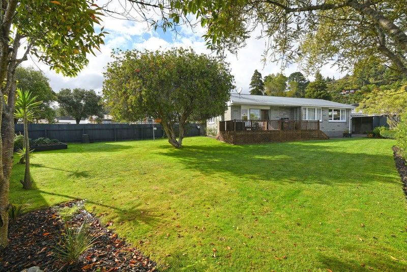 13 Hillside Drive, Maoribank, Upper Hutt - Carousel 1