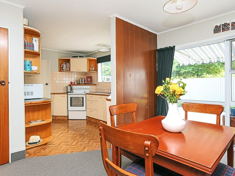 708 Queen Street West, Saint Leonards, Hastings - Carousel 2
