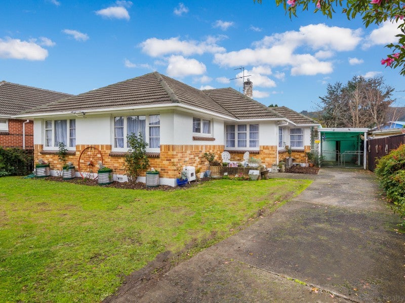 1079 Fergusson Drive, Clouston Park, Upper Hutt - Carousel 1