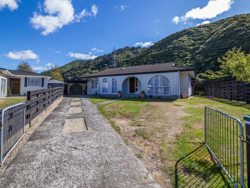 5 Indiana Grove, Totara Park, Upper Hutt - Carousel 1