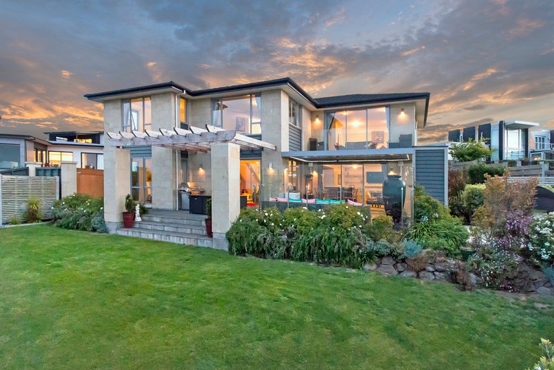 11 Old Barrow Heights, Huntsbury, Christchurch - Carousel 1