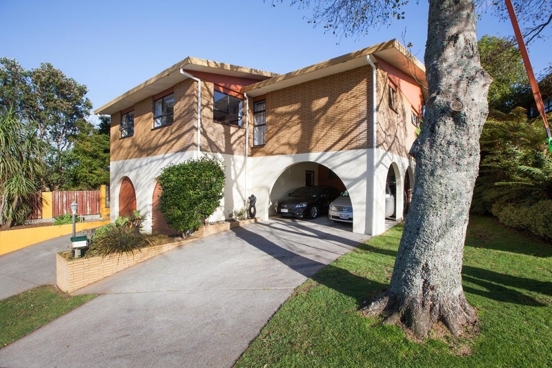 8 Rossiter Crescent, Lynmouth, New Plymouth - Carousel 1