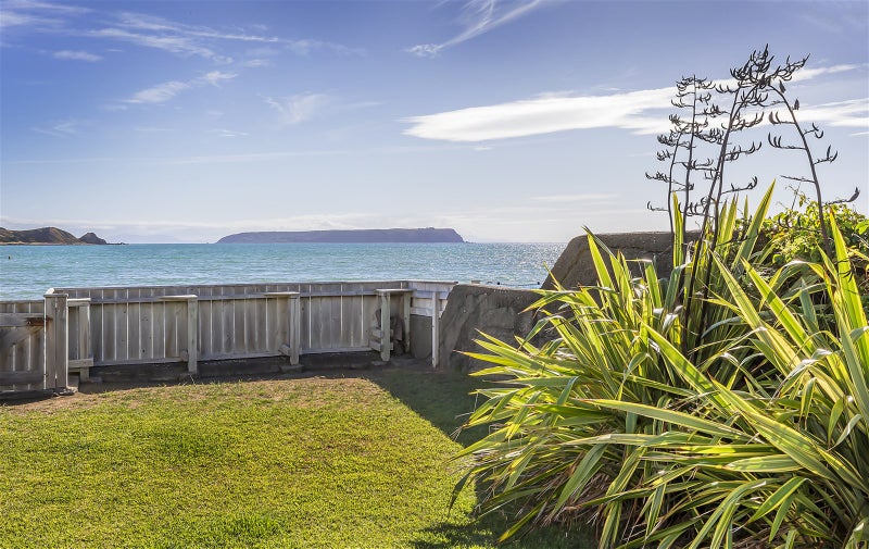 52 Steyne Avenue, Plimmerton, Porirua - Carousel 1