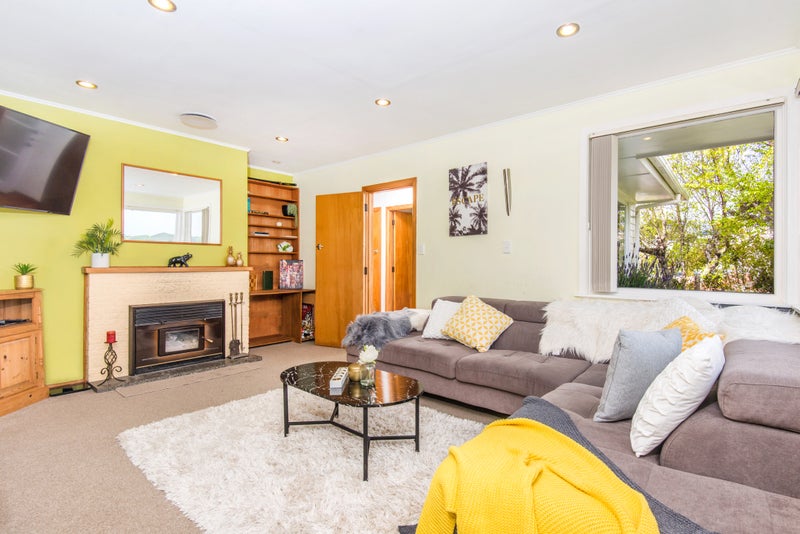 29 Catherine Crescent, Paparangi, Wellington - Carousel 1