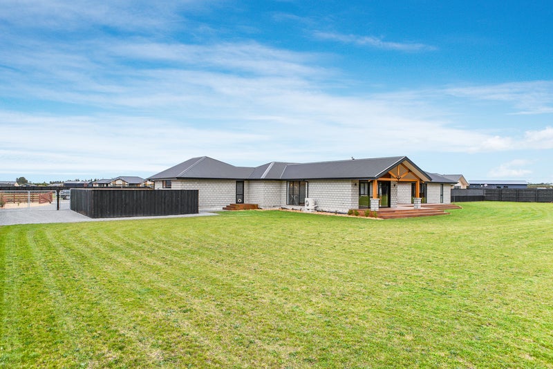 29 Braeburn Crescent , Swannanoa, Mandeville North - Carousel 26