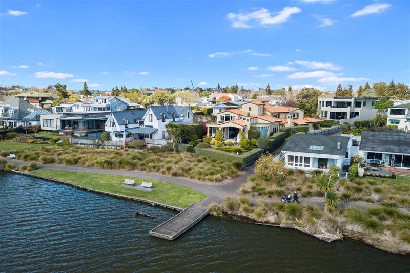 64 Lake Crescent, Hamilton Lake, Hamilton - Carousel 2