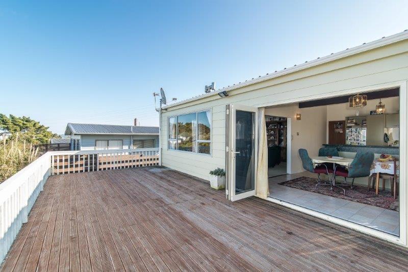 21 Edgecombe Street, Newlands, Wellington - Carousel 2