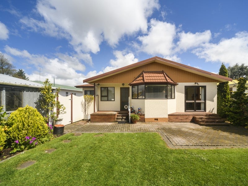 16 Ashford Avenue, Hokowhitu, Palmerston North - Carousel 2