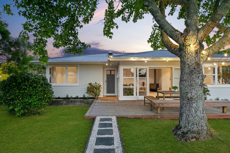 13 Melba Street, Beach Haven, Auckland - Carousel 1