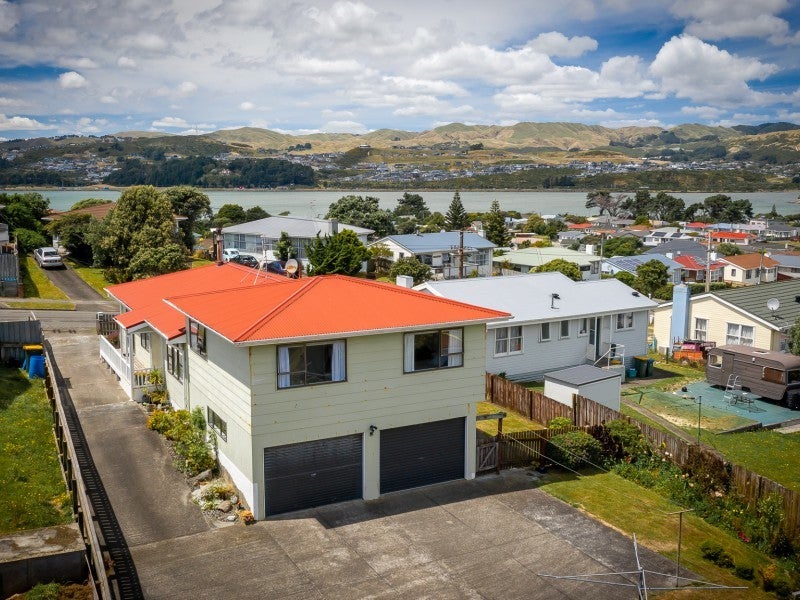32 Piko Street, Titahi Bay, Porirua - Carousel 1