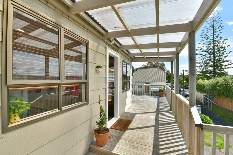 30 Holiday Road, Stanmore Bay, Whangaparaoa - Carousel 2