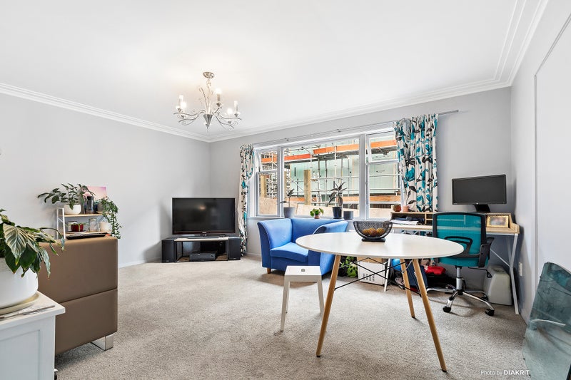 2/6 Armour Avenue, Mount Victoria, Wellington - Carousel 2