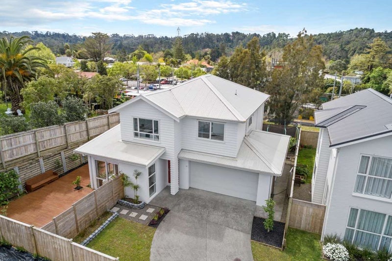 24 William Wallbank Crescent, Swanson, Auckland - Carousel 1