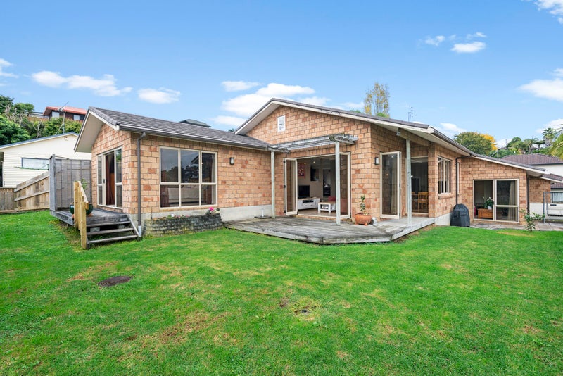 5 Renlee Place, Shelly Park, Auckland - Carousel 2