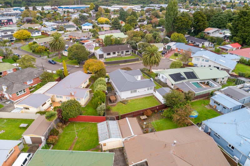 8 Snell Grove, Clouston Park, Upper Hutt - Carousel 20