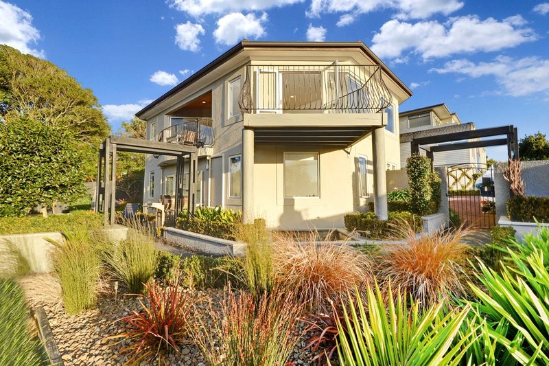 2/85 Island Bay Road, Beach Haven, Auckland - Carousel 1