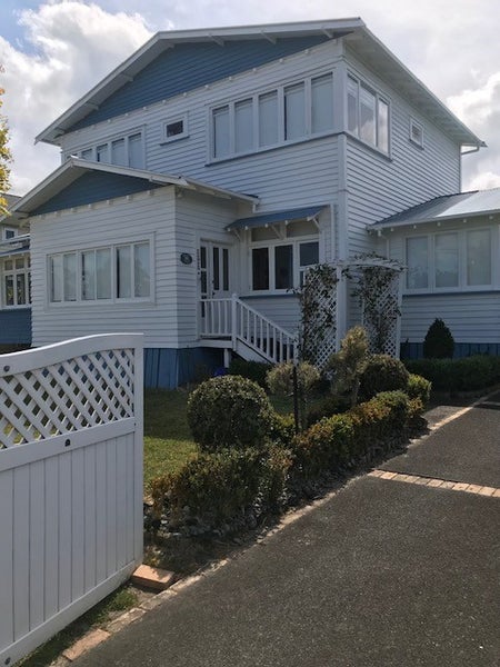 22 Hanlon Crescent, Narrow Neck, Auckland - Carousel 1