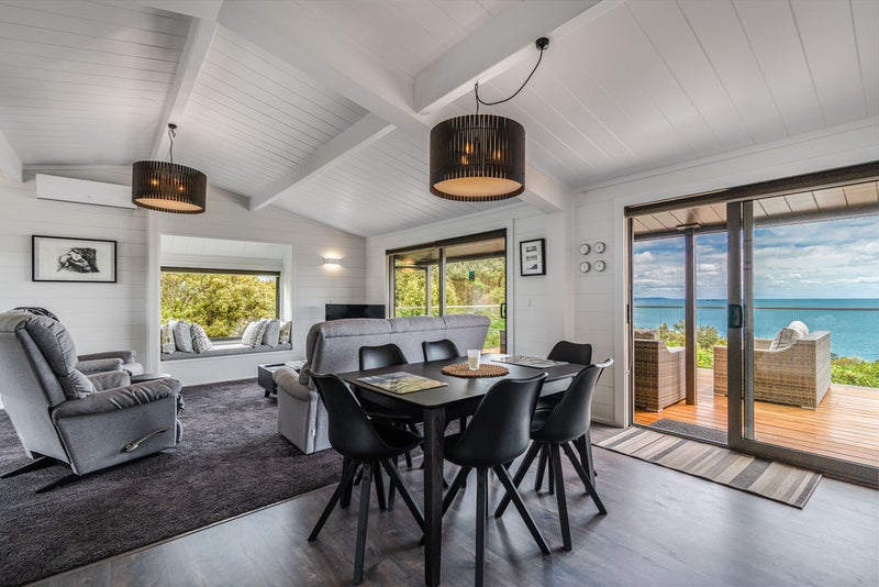 38A Queens Drive, Oneroa, Waiheke Island - Carousel 2