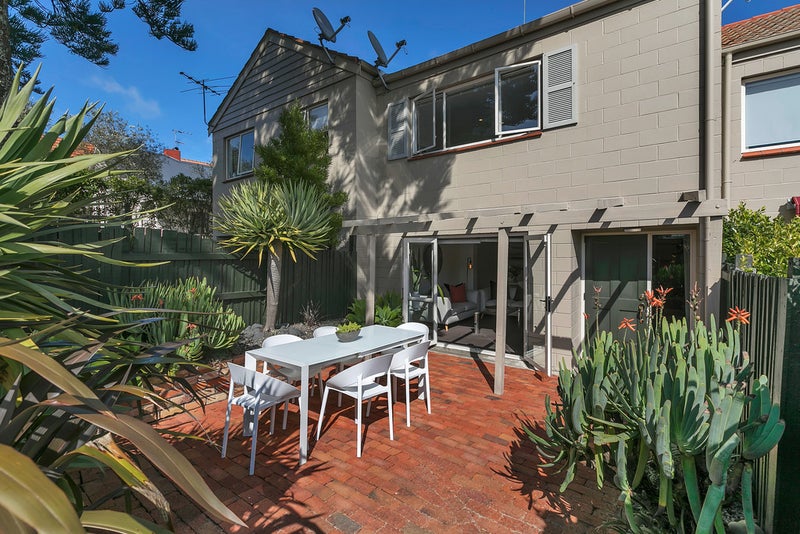2/8 Hamilton Road, Herne Bay, Auckland - Carousel 2