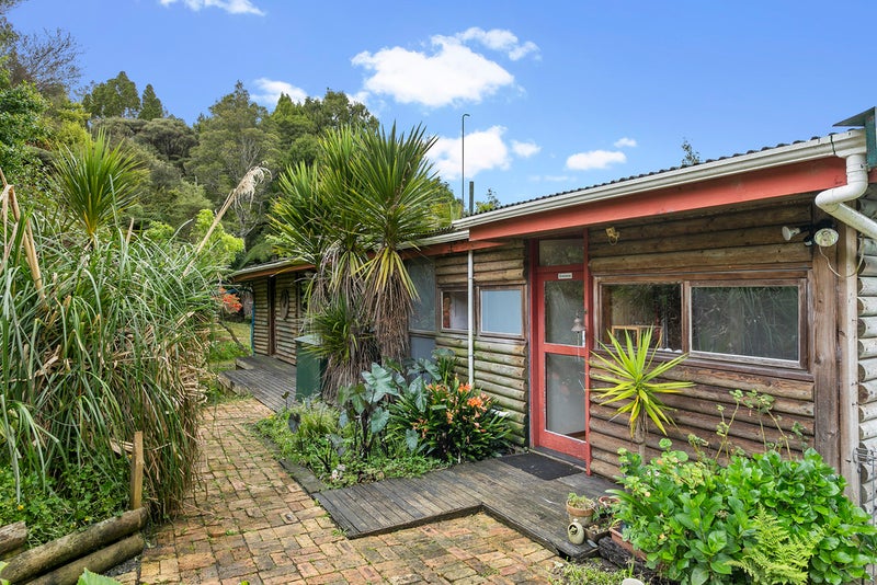 12 Steam Hauler Track, Henderson - Carousel 1