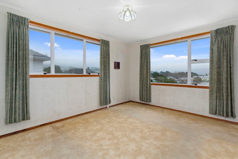 15 Fantame Street, Cannons Creek, Porirua - Carousel 20