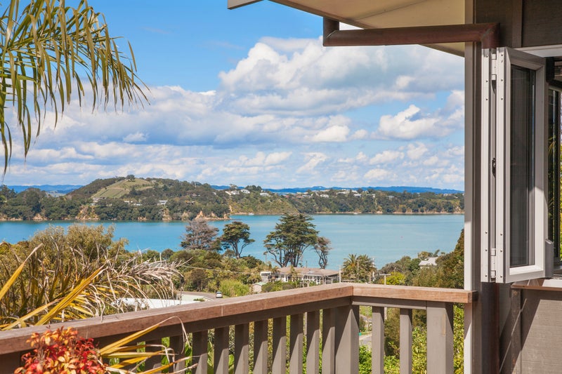14 Lannan Road, Surfdale, Waiheke Island - Carousel 2