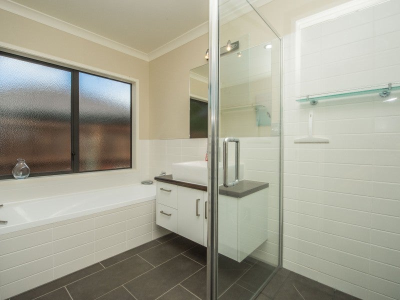 8 Wiltshire Drive, Huntington, Hamilton - Carousel 24
