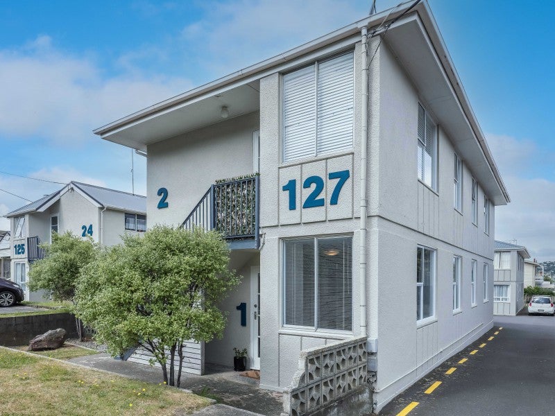 1/127 Queens Drive, Lyall Bay, Wellington - Carousel 1