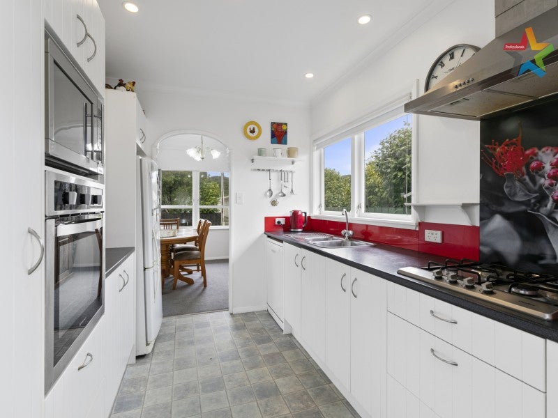 59 Karamu Crescent, Wainuiomata, Lower Hutt - Carousel 2