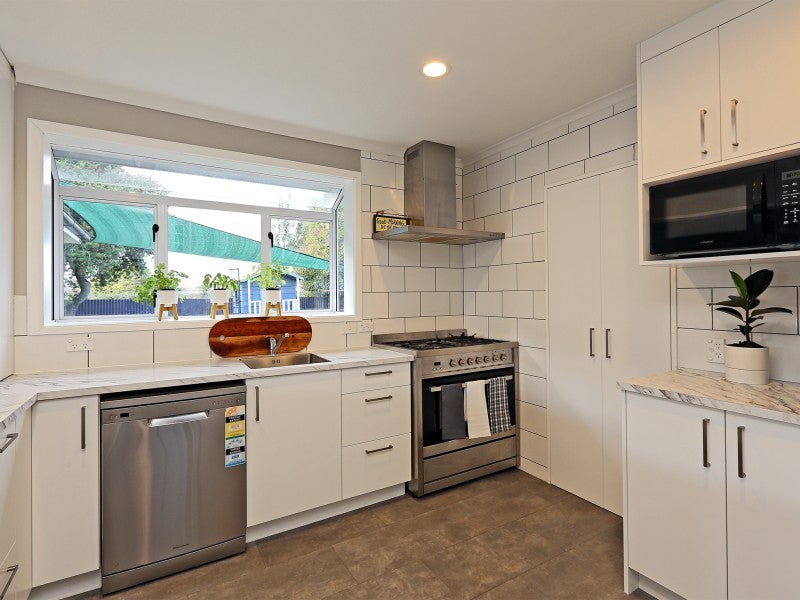 900 Harding Road, Camberley, Hastings - Carousel 18