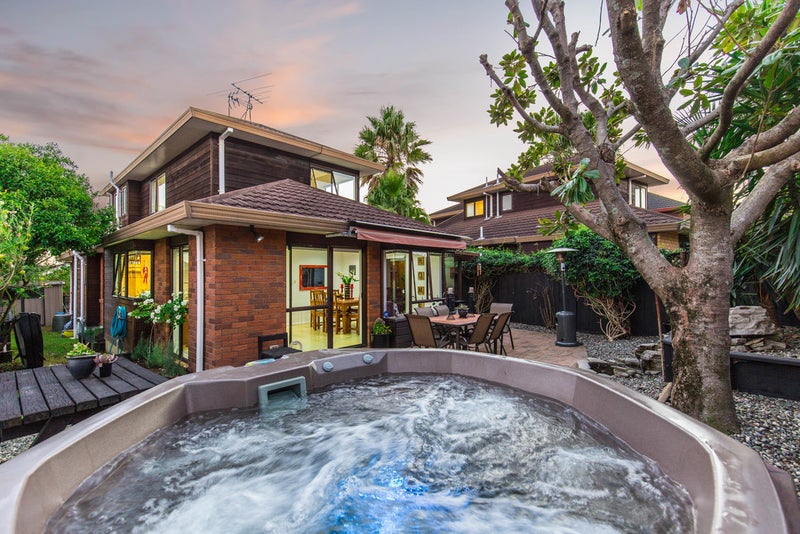2/10 Britannia Place, Half Moon Bay, Auckland - Carousel 2