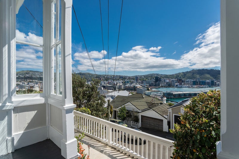 72 Hawker Street, Mount Victoria, Wellington - Carousel 21