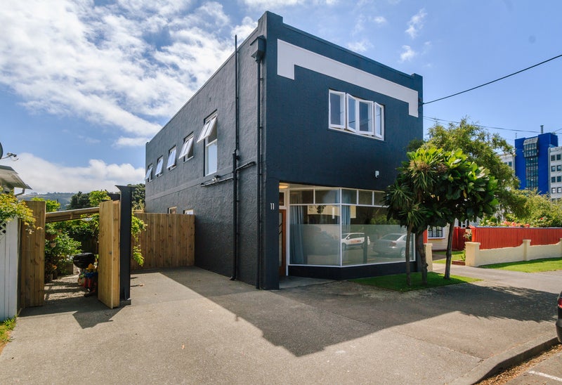 2/11 Kensington Avenue, Petone, Lower Hutt - Carousel 1