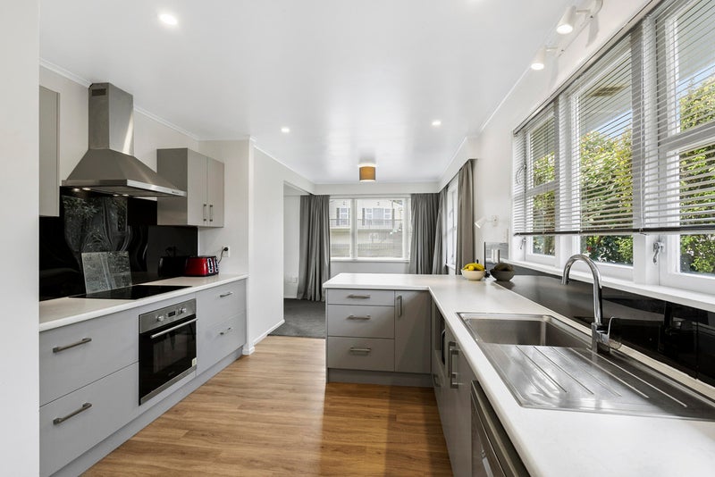 17 Clematis Grove, Maungaraki, Lower Hutt - Carousel 2