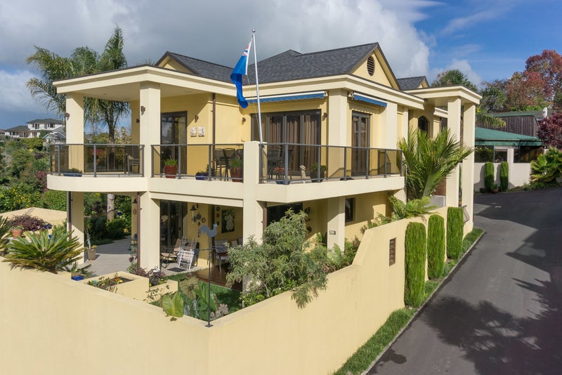 136 Lake Crescent, Hamilton Lake, Hamilton - Carousel 1