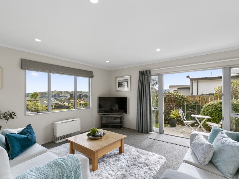 9 Cedarwood Street, Woodridge, Wellington - Carousel 2