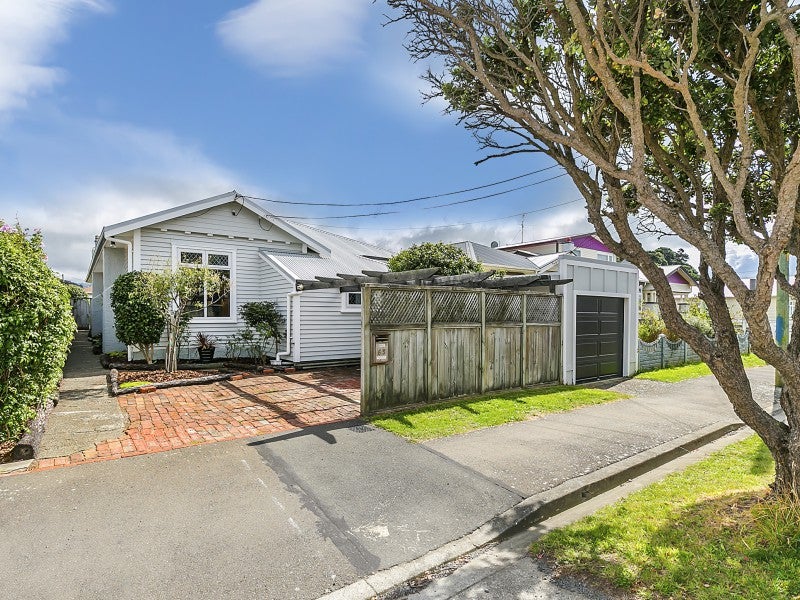 65 Kauri Street, Miramar, Wellington - Carousel 1