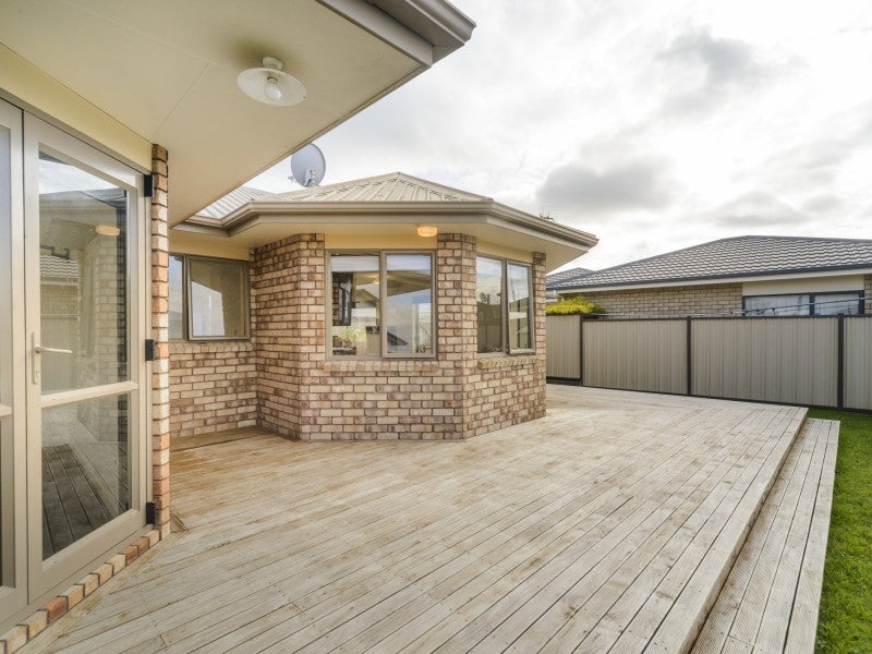 55 Peppertree Glade, Kelvin Grove, Palmerston North - Carousel 2