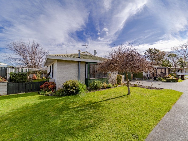 355 Grays Road, Porirua - Carousel 1