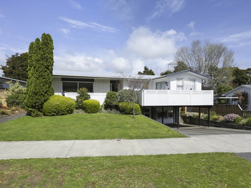 26 California Drive, Totara Park, Upper Hutt - Carousel 1