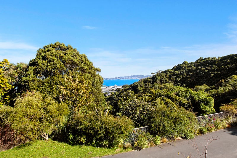 9 Hibiscus Grove, Maungaraki, Lower Hutt - Carousel 2