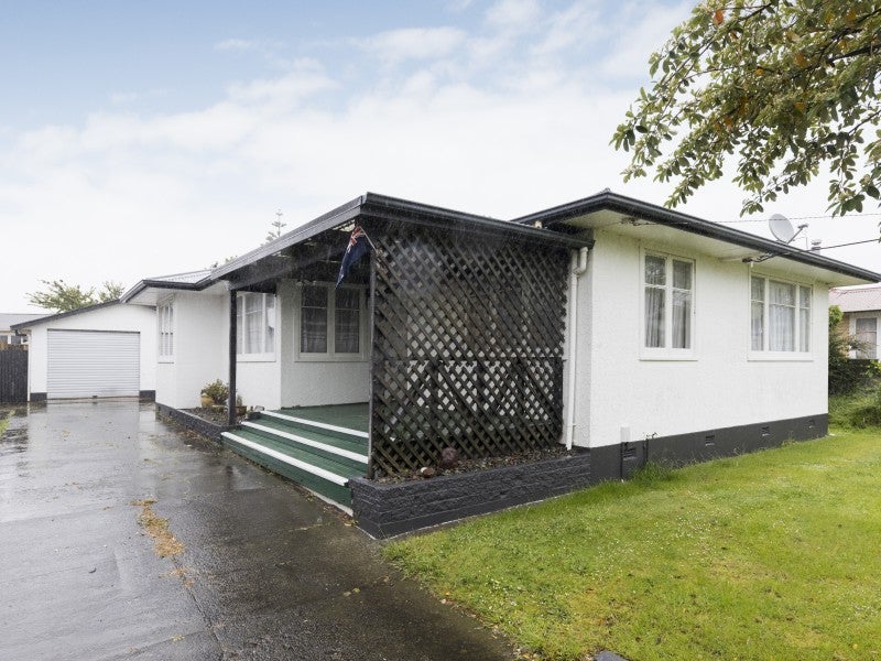 11 Peters Avenue, Cloverlea, Palmerston North - Carousel 1