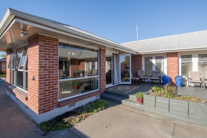 1/300 Main North Road, Redwood, Christchurch - Carousel 1